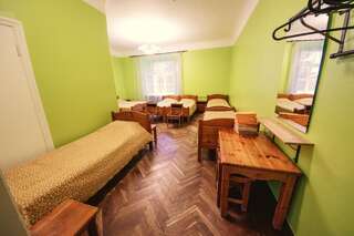 Отель Jaunpils Castle Jaunpils Односпальная кровать в общем номере для мужчин и женщин-1